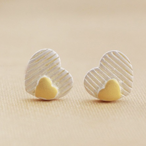 TWO-TONE DOUBLE HEART STUD EARRINGS